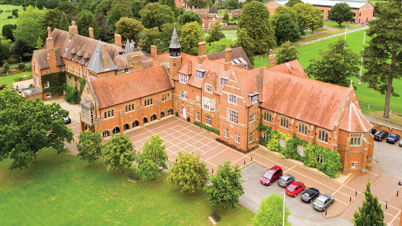 Abingdon is a leading independent day and boarding school for boys aged 11-18, located in Oxfordshire.