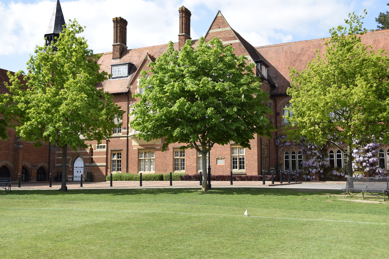 Abingdon is a leading independent day and boarding school for children aged 11-18, located in Oxfordshire.
