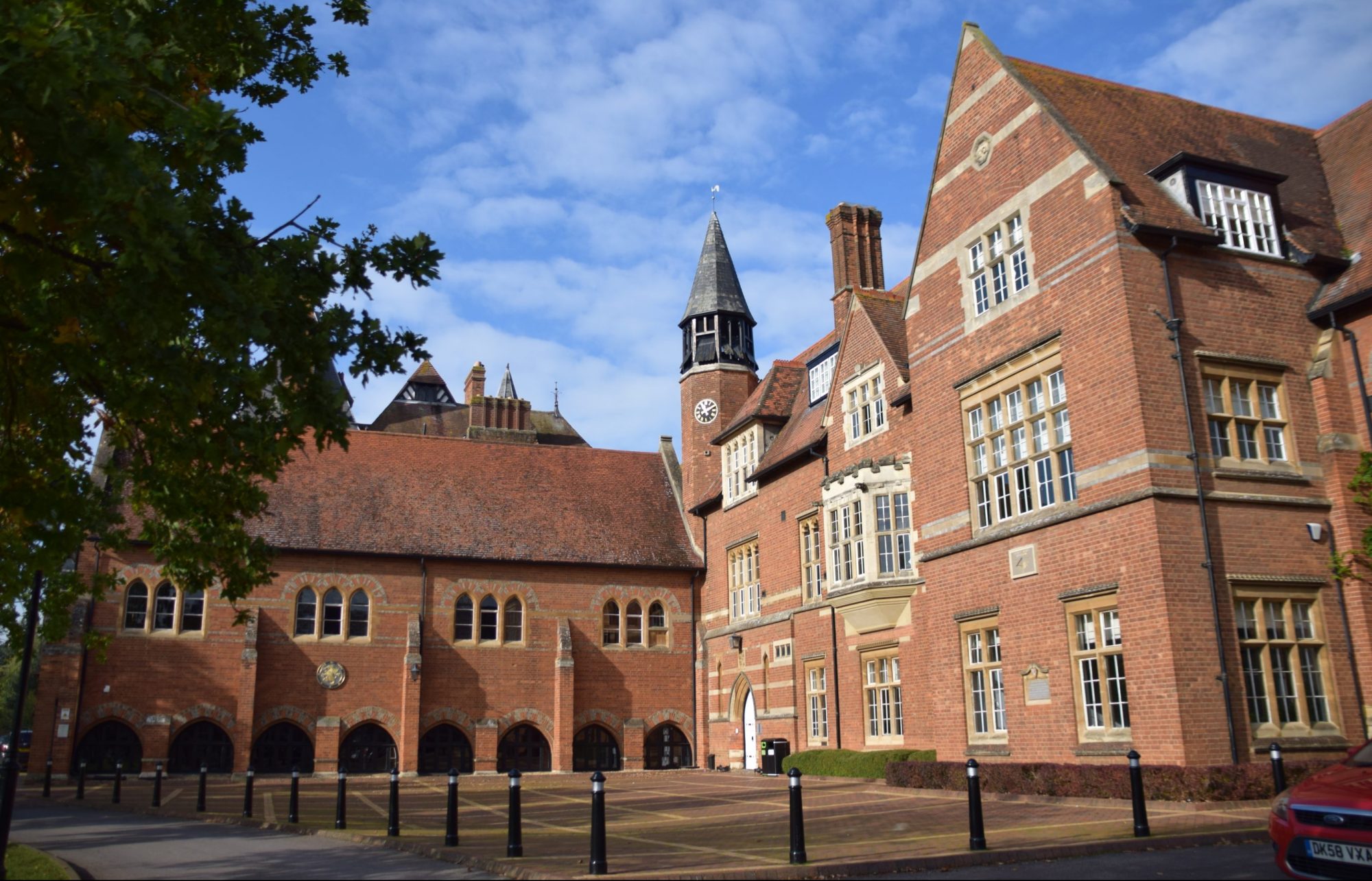Abingdon is a leading independent day and boarding school for children aged 11-18, located in Oxfordshire.