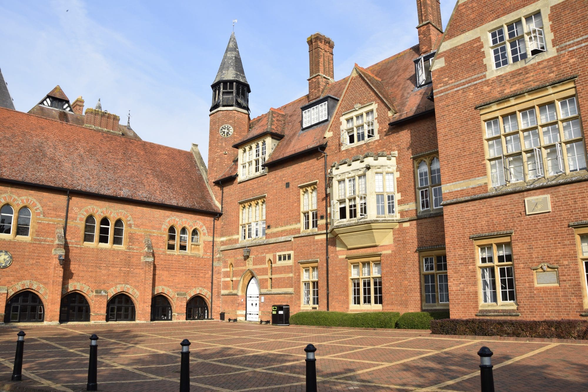 Abingdon is a leading independent day and boarding school for children aged 11-18, located in Oxfordshire.
